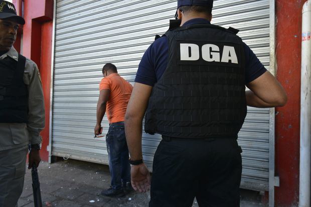 La Dirección General de Aduanas (DGA) informó de la ejecución de un operativo simultáneo en diferentes puntos de la ciudad.