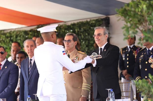 Presidente Abinader encabeza graduación de 29 cadetes de la Fuerza Aérea de la República Dominicana