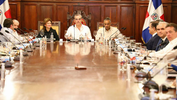 Presidente Abinader encabeza Consejo de Ministros y Directores
