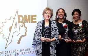 ADME juramenta nueva directiva y reconoce socias destacadas