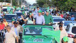 Leonel Fernández califica apoyo a la FP de impresionante durante recorrido en La Vega