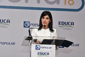 Mariel Bera, vicepresidente del Área de Relaciones Públicas del Banco Popular Dominicano, reiteró el compromiso del Banco Popular de continuar apoyando foros como Aprendo, que actualizan a los docentes y tienen como objetivo la excelencia educativa. 