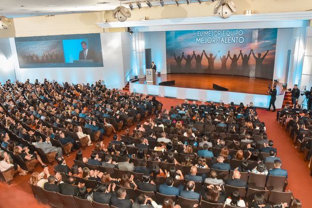 El presidente ejecutivo del Banco Popular Dominicano, señor Christopher Paniagua, felicitó a los gerentes por los logros alcanzados en el ejercicio social del año 2019.