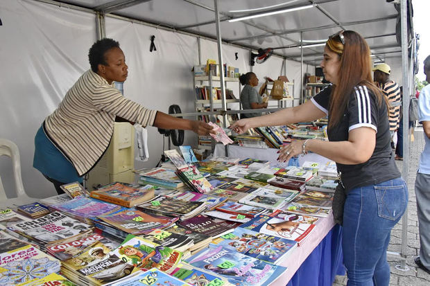 Fin de semana de ofertas en la Feria del Libro.