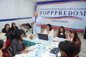 Mujeres dirigentes de FOPPPREDOM plantean propuestas para el reglamento la Ley de Partidos