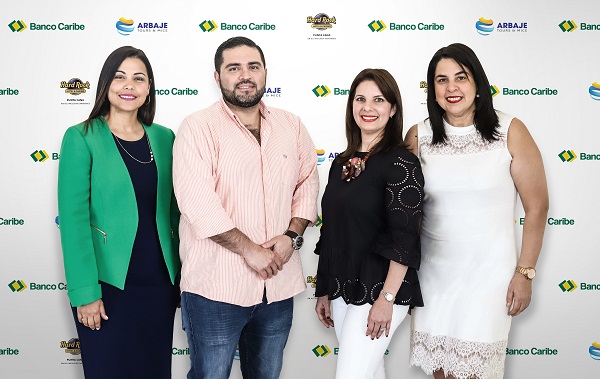 Isleyda Peña, vicepresidente de Estrategia Comercial de Banco Caribe; Ramón Romero Teran, director de ventas de Hard Rock Hotel; Jennifer Cuello Arbaje, directora de eventos de Arbaje Tours; y Helen Villar, directora Senior Tarjetas de Crédito de Banco Caribe.