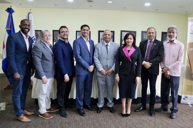 Amauris Fabián, Manuel Llibre Otero, Víctor Benavides, José Antonio Gomérez, Julián Burgos, Carolina Ramírez, Humberto Peralta y José Duncar.