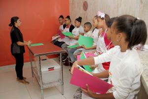 Biblioteca conmemora el Día Mundial de la Poesía con laureado escritor