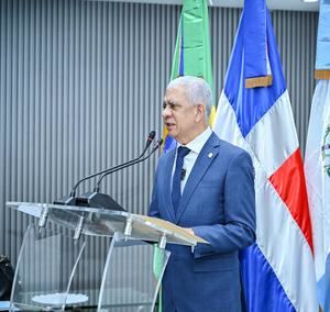 Presidente del Senado propone ley para mejorar la alimentación escolar en República Dominicana