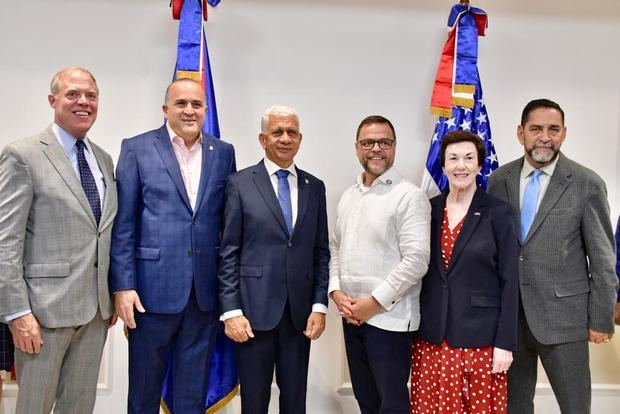 Cooperación del senado dominicano y de New York.