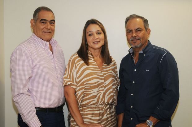 Carlos José Pérez, Kenia Martínez y Johnny Morales.