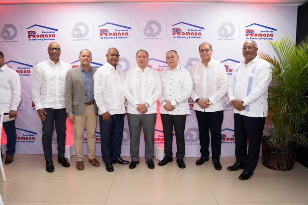 Luis Ortiz, 1er Vicepresidente, Luis Marmolejos, Comisario de cuenta, Danilo Mañaná, 2do vicepresidente, Fernando Lluberes, presidente, José Melo, Miembro Interno, Fernando Flaquer, secretario, Bienvenido Gómez, Miembro.