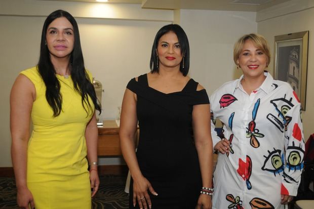 Carolina González, Wendy Matos, Ivelisse Rojas.