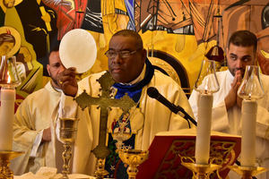 Obispo de la diócesis de Nuestra Señora de la Altagracia, Higüey, monseñor Jesús Castro, oficia el acto religioso.