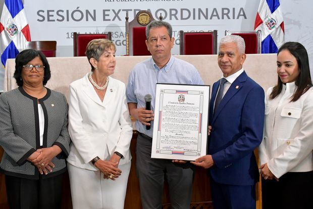 
Senado reconoce a personalidades destacadas de Puerto Plata.