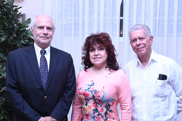 Virgilio Pérez Bernal, Virginia Velázquez de Simó y Hernando Pérez.