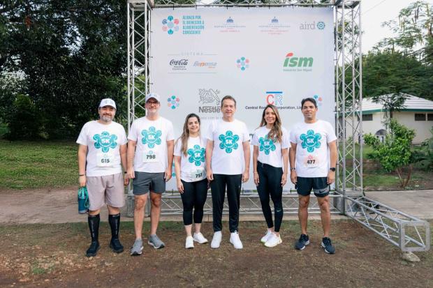 Guillermo Botero Mario Pujols Jeimy Cepeda Ito Bisonó Patricia Mejía y Juan Amell