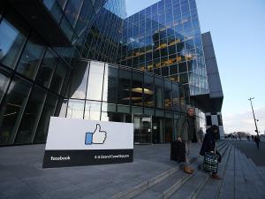 Facebook gana un 30 % más en plena batalla contra las noticias falsas