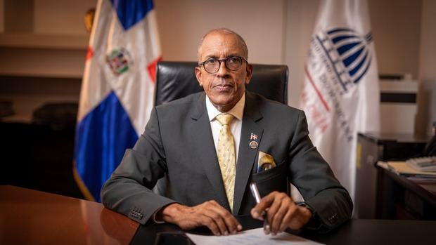 Félix Santana García, contralor general de la República.
