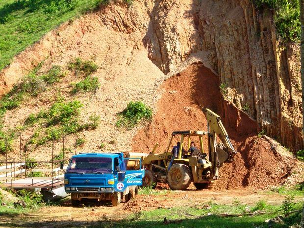 Procuraduría de Medio Ambiente obtiene condena por extracción ilegal de materiales para construcción en SDO.