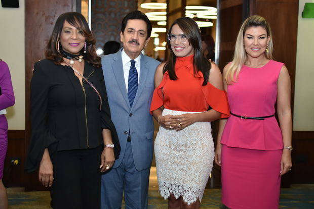 Fany Santana , Tony Raful , Francina Gomez y Laura de la Núez.