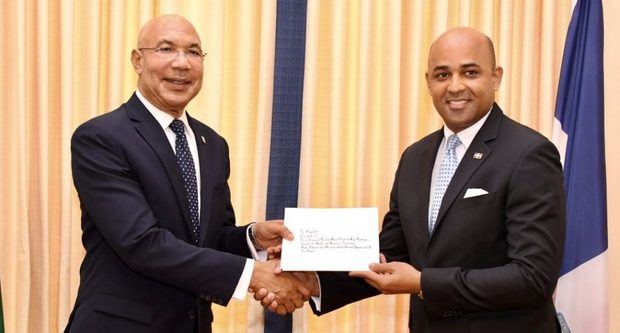 Embajador dominicano en Jamaica presenta cartas credenciales