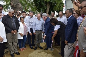 Primer palazo para iniciar construcción del Centro de Salud de Atención Primaria Mamá Chen