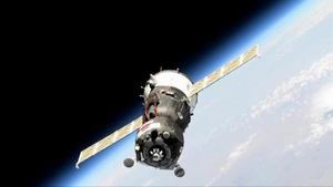 La Soyuz MS-13 cambia de puerto en la EEI para facilitar el enganche de 