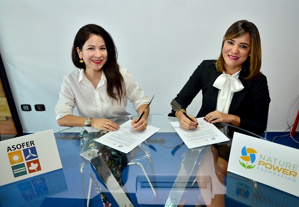 Firma de acuerdo Karina Chez (ASOFER) y Laura Rojas (NPF)