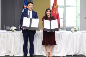 Firma del acuerdo.