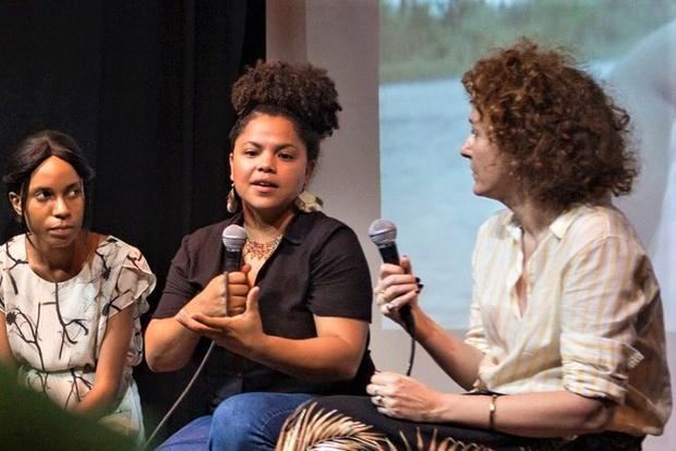 La cineasta Johanne Terrero durante entrevistas con motivo de su participación en el II  Festival Nouvelles Vues Haïti.
