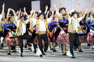 Folklor y danzas urbanas marcan cambio de posta de Lima 2019 a Santiago 2023