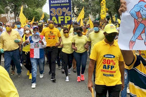 Decenas marchan para exigir la entrega del 30 % de los fondos de pensiones