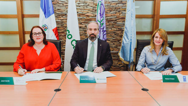 Banco Caribe firma acuerdo con Ministerio de la Mujer y el PNUD