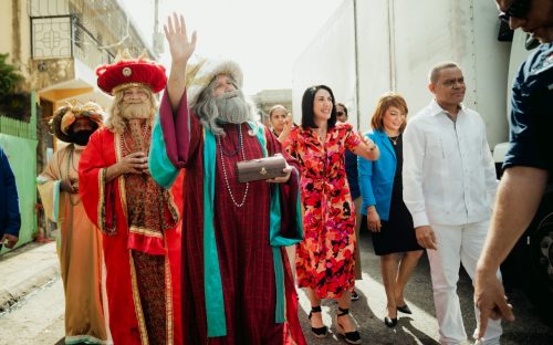 Primera dama celebra Día de los Reyes junto a niños y niñas del sector Las Cañitas