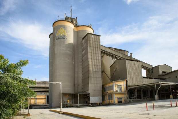 Fachada de Cemento Cibao.