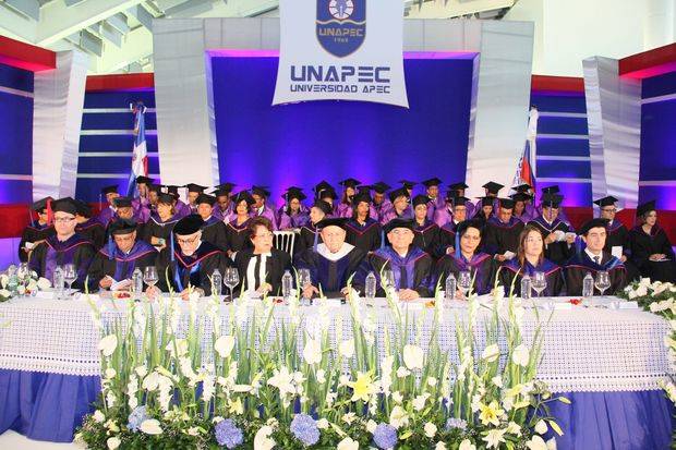 Autoridades de Unapec e invitados.