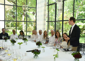 Miguel Torres Maczassek Director General y 5ta. Generación de la Familia Torres, ofrece detalles de los vinos íconos de la bodega a degustar en el almuerzo.