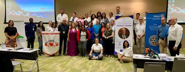 Voluntarios médicos al Centro Cardiovascular de CEDIMAT,}.