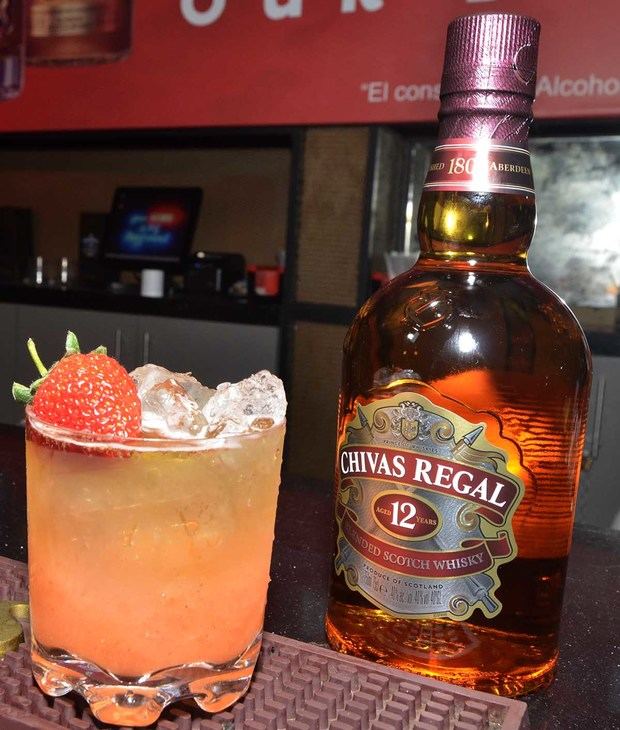 Trago Santos de Chivas Regal.