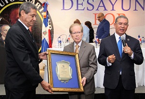 José Luis Corripio es reconocido por Jacinto Pichardo y Wilson Gómez Ramírez