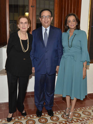 Elsa de Hazoury, Héctor Váldez Albizu y Fior de Váldez. 