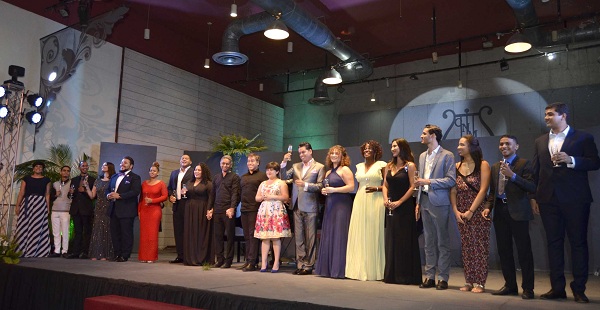 Gran Cierre Festival de Canto,  Maestro Kamal Khan junto a los participantes del Taller de Formación para Jóvenes Cantantes