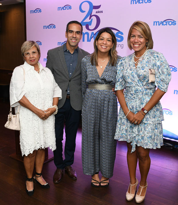 Laura Paniagua, Luis José Conde, Pamela Vargas y Karla Vargas.