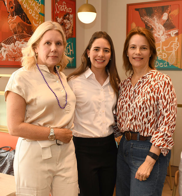 Margarita Turull, Isabella Bermúdez y Elaine Sosa de Herrera.