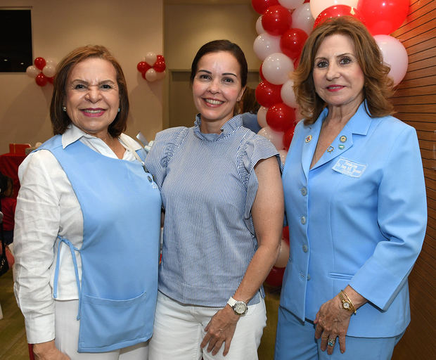 Rosario de Viro, Laura Acra y Claudia Rivas.