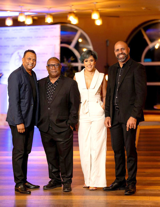 Samuel Mejía (Productor Musical), Ramón Alnos (Bajista), Nety Santos (Producción General) y Miguel Montas (Baterista).