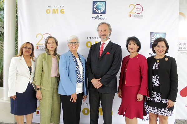 De izquierda, los señores Sara María Concepción, Gervasia Valenzuela Sosa, Belkis Guerrero, Diego Valera, Atlántida Pérez y Mónica Melo.