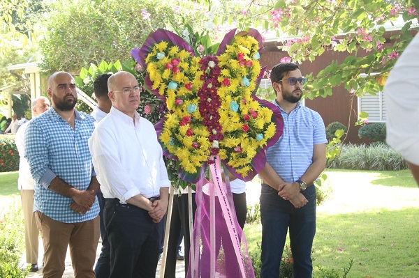 Francisco Domínguez Brito deposita una ofrenda floral en el Museo de las Hermanas Mirabal al conmemorarse hoy el Día de Internacional de la Eliminación de la Violencia contra la Mujer,