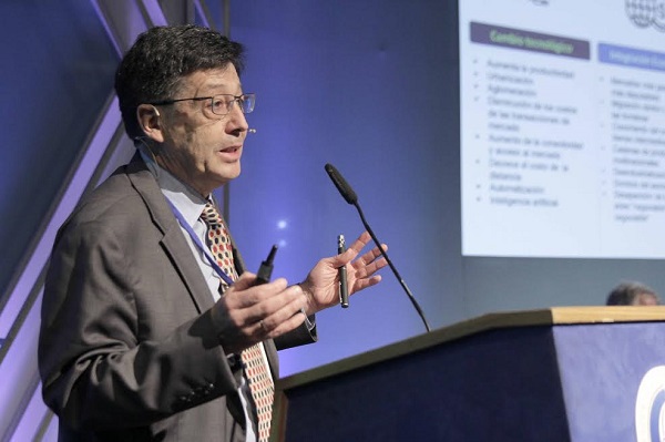 Pablo Gottret, gerente regional para América Latina y el Caribe de Protección Social y Trabajo del Banco Mundial pronunció la conferencia “La Protección Social ante los nuevos retos del mercado laboral”.